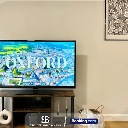 1 Bedroom City Centre Apartment Near The University And Bodleian Library By Spencer And Jackson Short Lets & Serviced Accommodation Oxford Buitenkant foto