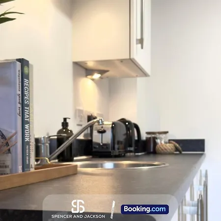 1 Bedroom City Centre Apartment Near The University And Bodleian Library By Spencer And Jackson Short Lets & Serviced Accommodation Oxford Buitenkant foto
