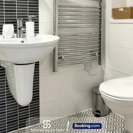 1 Bedroom City Centre Apartment Near The University And Bodleian Library By Spencer And Jackson Short Lets & Serviced Accommodation Oxford Buitenkant foto