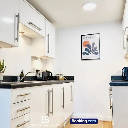 1 Bedroom City Centre Apartment Near The University And Bodleian Library By Spencer And Jackson Short Lets & Serviced Accommodation Oxford Buitenkant foto