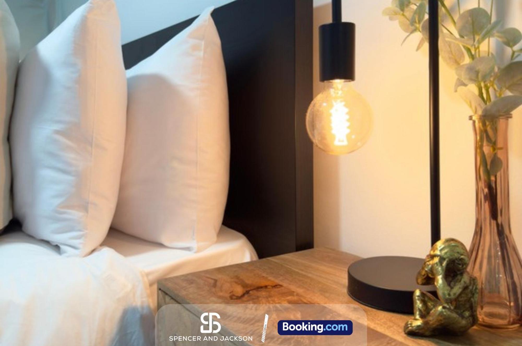 1 Bedroom Centre Near The And Bodleian Library By Spencer And Jackson Short Lets & Serviced *