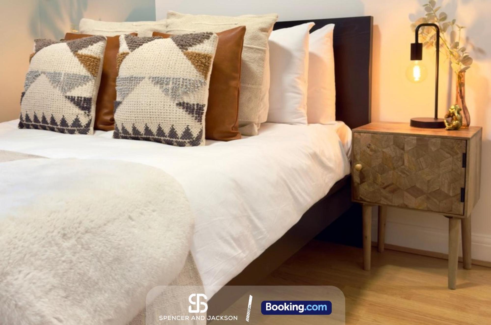 1 Bedroom Centre Near The And Bodleian Library By Spencer And Jackson Short Lets & Serviced Oxford