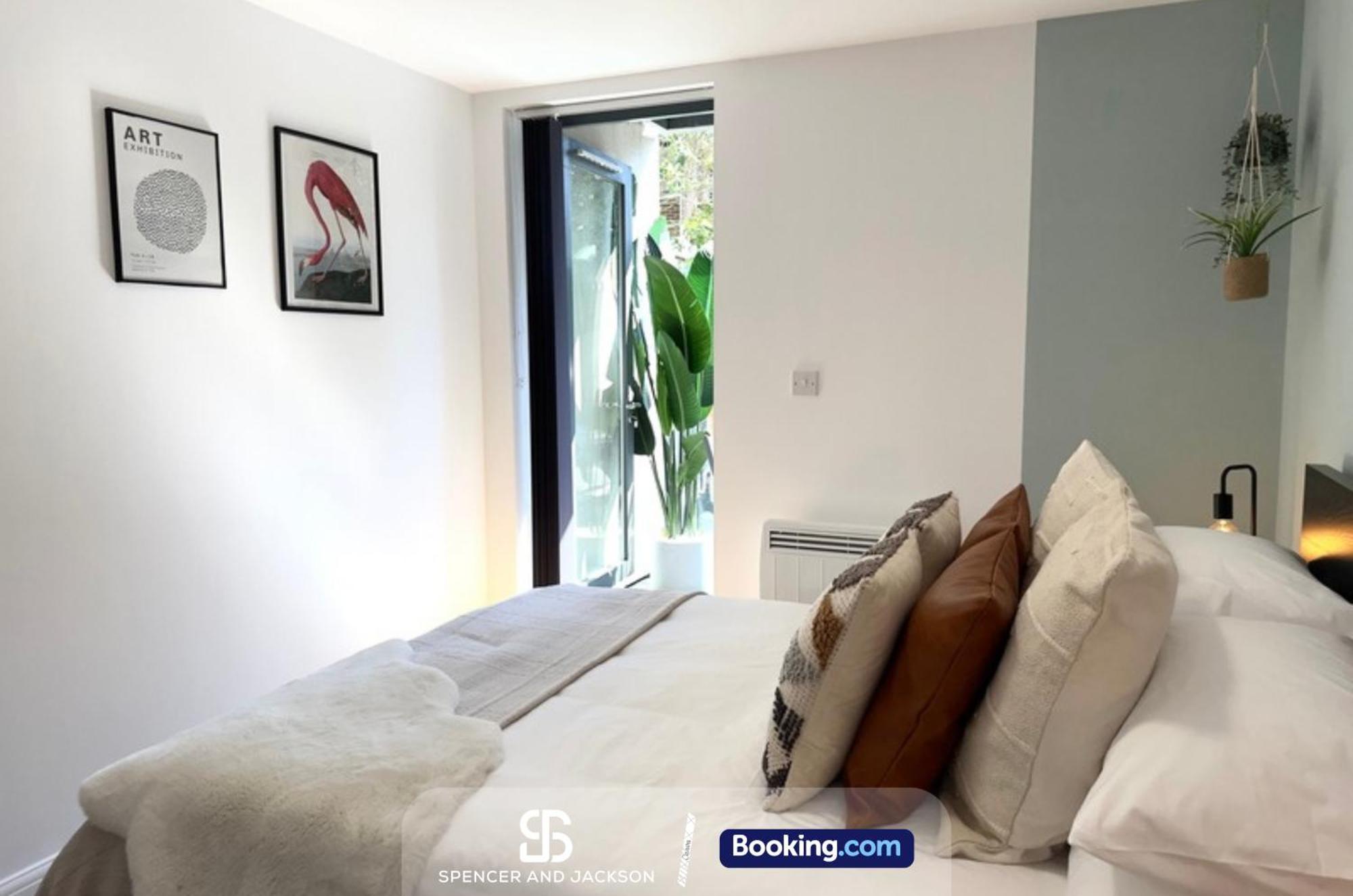 1 Bedroom Centre Near The And Bodleian Library By Spencer And Jackson Short Lets & Serviced *