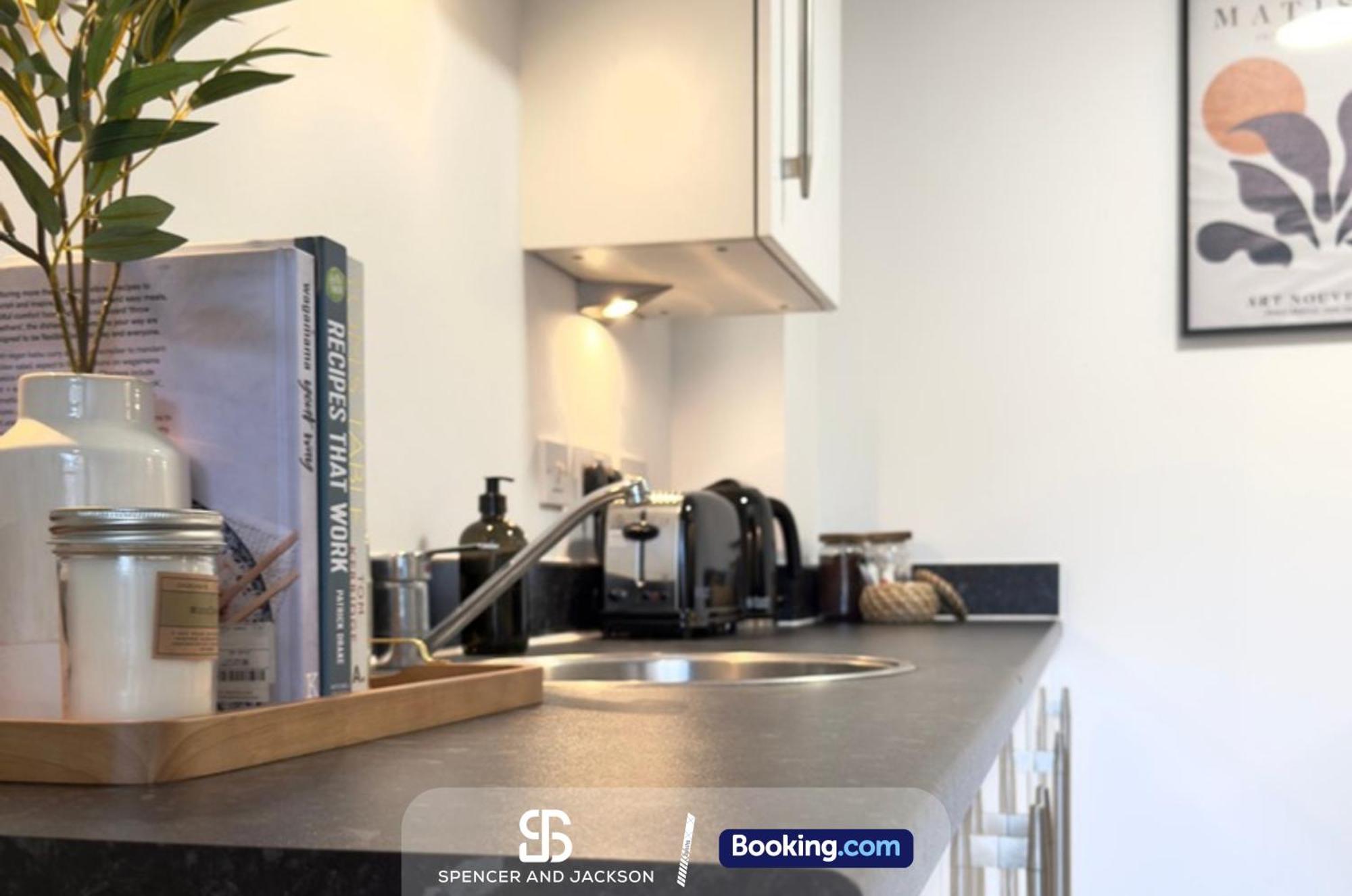 1 Bedroom Centre Near The And Bodleian Library By Spencer And Jackson Short Lets & Serviced Oxford